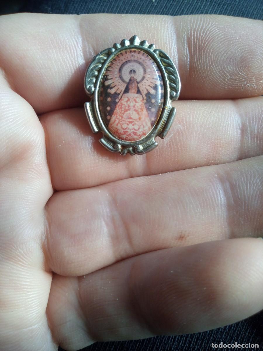 Pins de colecci&oacute;n: Pin de una Virgen, imagen religiosa.