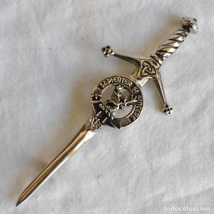 Pins de colecci&oacute;n: Alfiler de falda escocesa en forma de espada, clan escoc&eacute;s