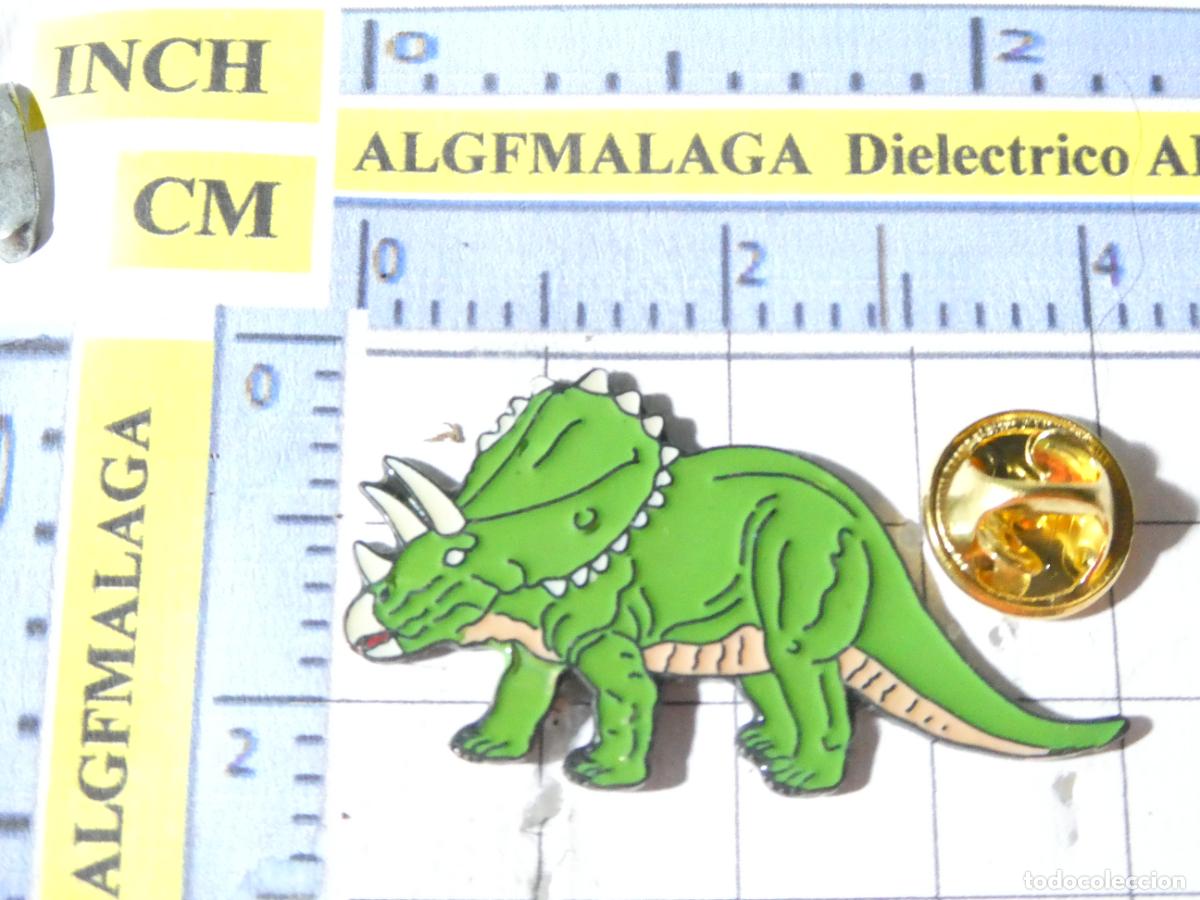 Collection pins: PIN DE ANIMALES. DINOSAURIOS TRICERATOPS