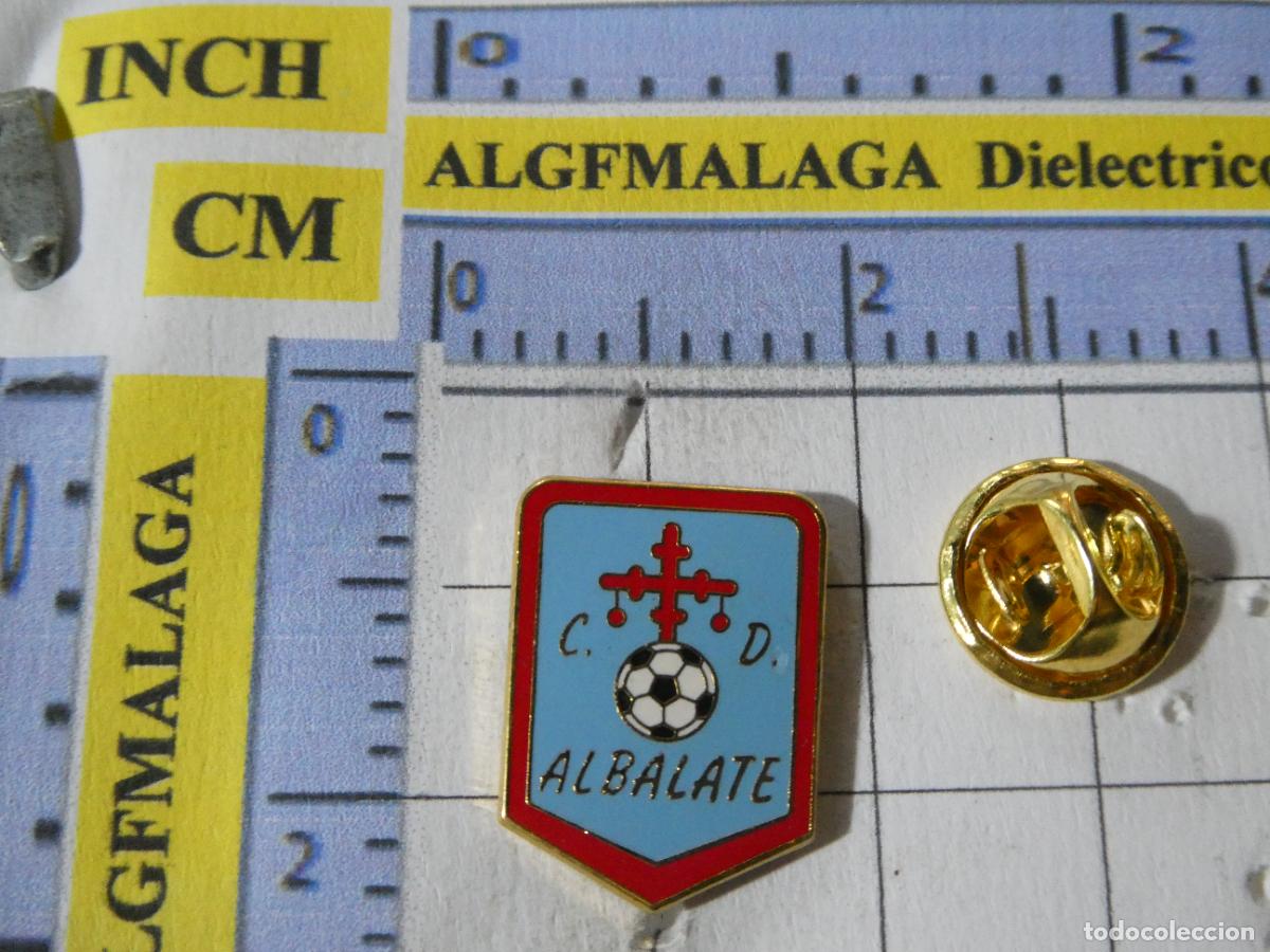 Pin's de collection: PIN DE DEPORTES. F&Uacute;TBOL. CD ALBALATE DE ZORITA GUADALAJARA. ESCUDO EQUIPO.