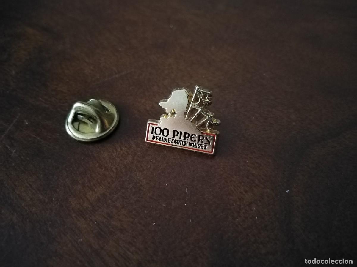 Pins de colecci&oacute;n: Pin Wiskey 100 pipers. - Foto 1