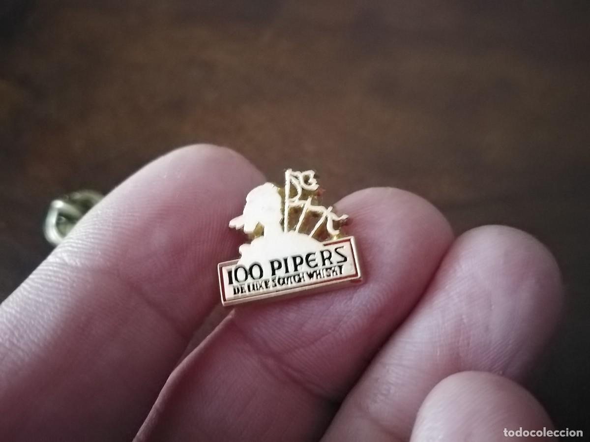 Pins de colecci&oacute;n: Pin Wiskey 100 pipers. - Foto 2