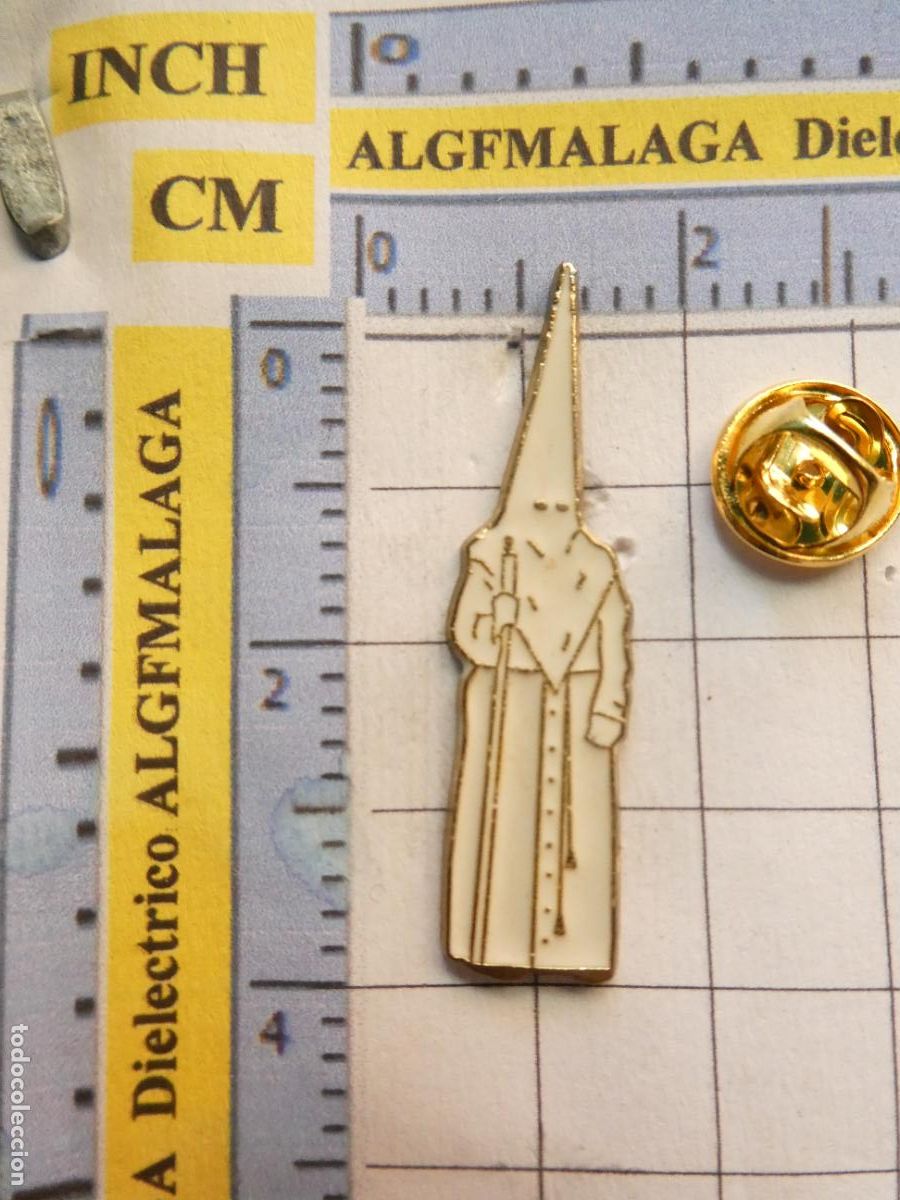 Collection pins: PIN RELIGIOSO SEMANA SANTA. CAPUCHINO NAZARENO PENITENTE. T&Uacute;NICA CAPIROTE BLANCO