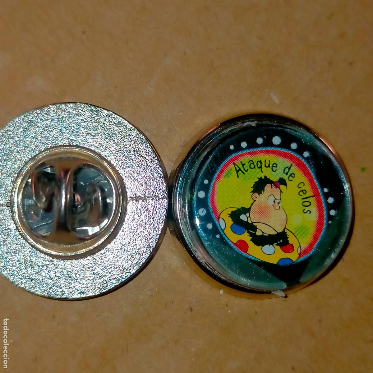 Pins de cole&ccedil;&atilde;o: pin redondo metal - FRASES - ATAQUE DE CELOS