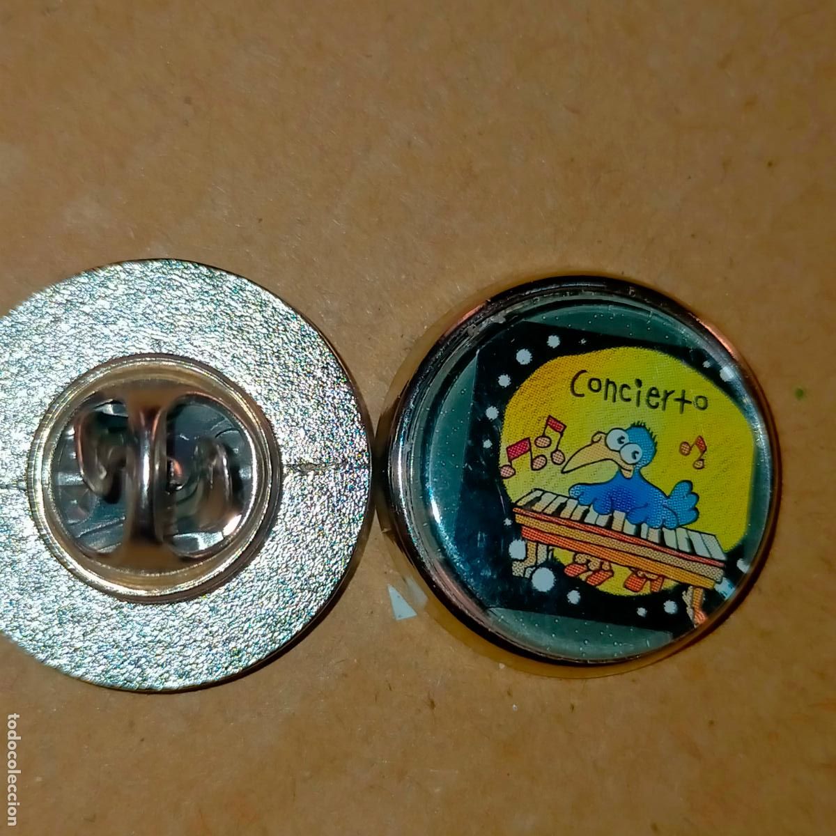 Pins de cole&ccedil;&atilde;o: pin redondo metal - FRASES - HUMOR - CONCIERTO PIANO