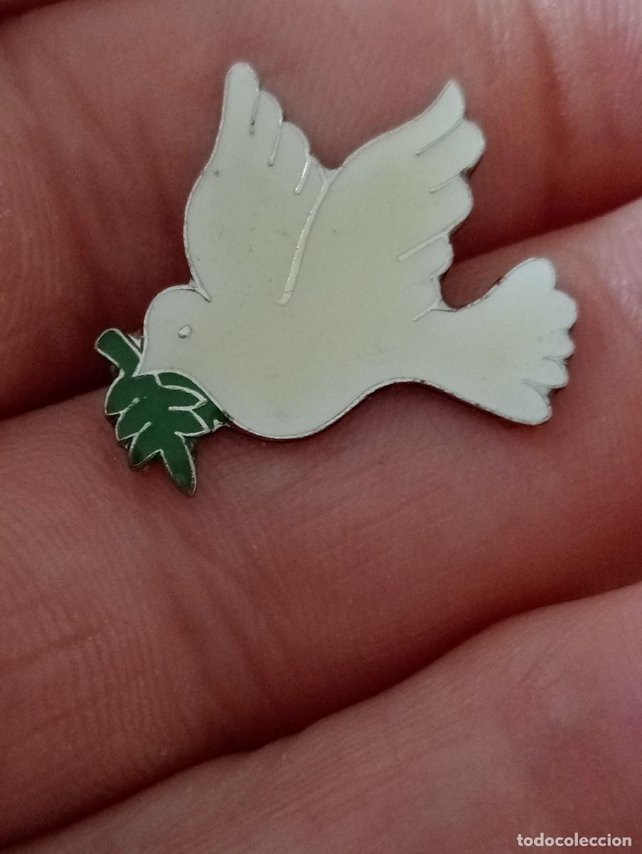 Pins de colecci&oacute;n: INSIGNIA CARACTER POL&Iacute;TICO PALOMA DE LA PAZ PICASSO