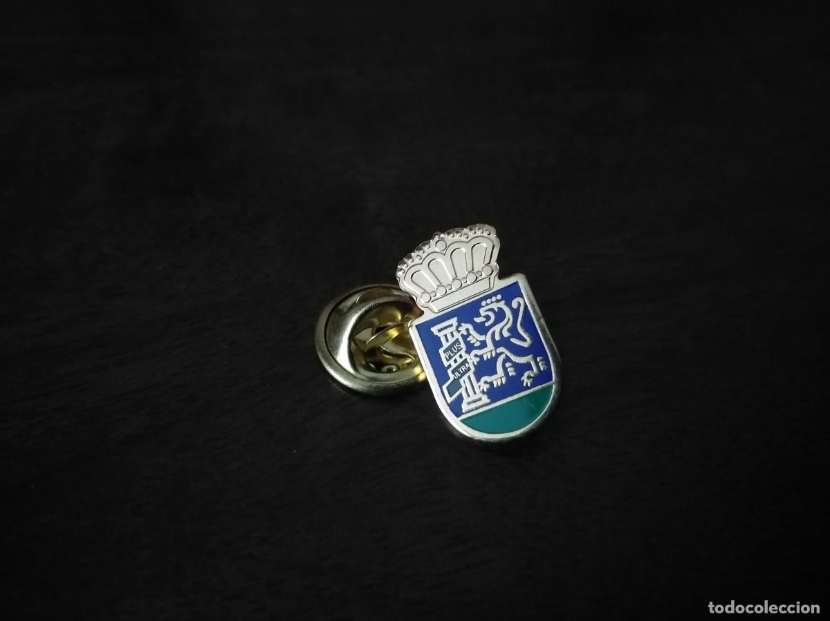 Pins de colecci&oacute;n: Pin Escudo de Badajoz. - Foto 1