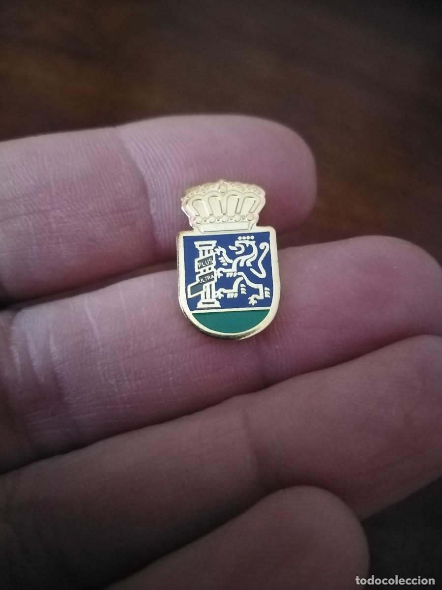 Pins de colecci&oacute;n: Pin Escudo de Badajoz. - Foto 2