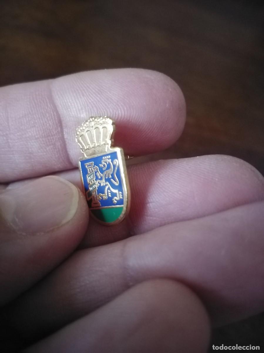 Pins de colecci&oacute;n: Pin Escudo de Badajoz. - Foto 3