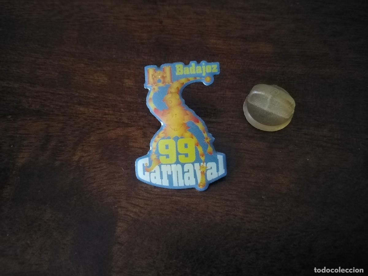 Pins de colecci&oacute;n: Pin Carnaval Badajoz 1999. - Foto 1