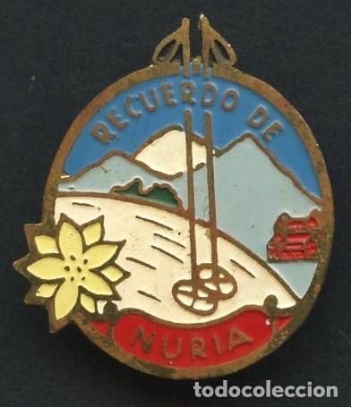 Pins de colecci&oacute;n: ESQU&Iacute;, INSIGNIA, PIN, RECUERDO DE NURIA