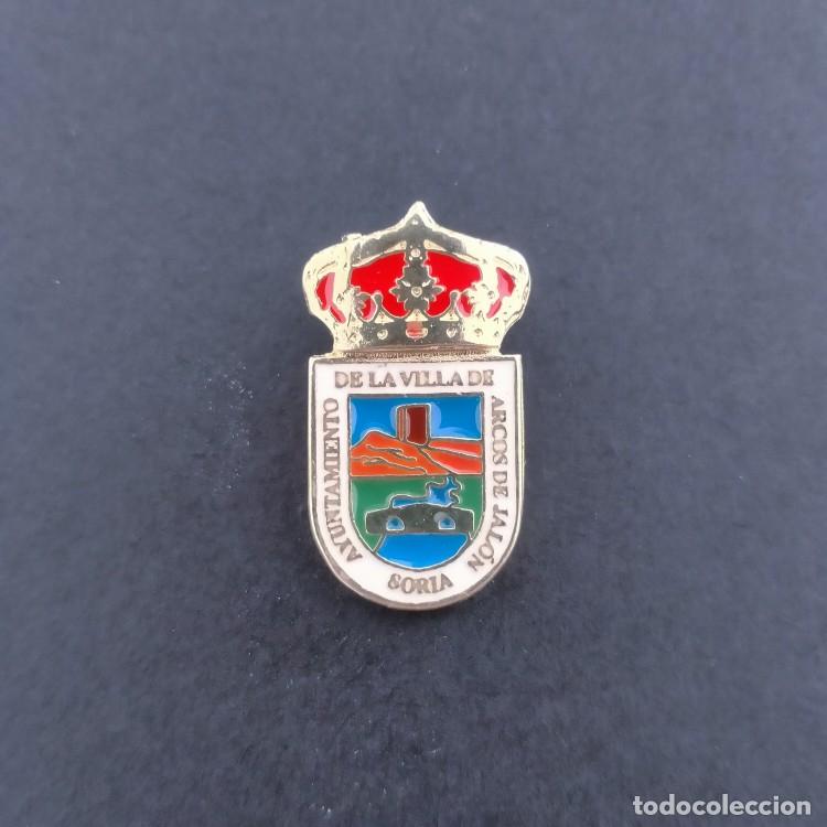 Pins de colecci&oacute;n: pin escudo Arcos de Jal&oacute;n (SORIA)