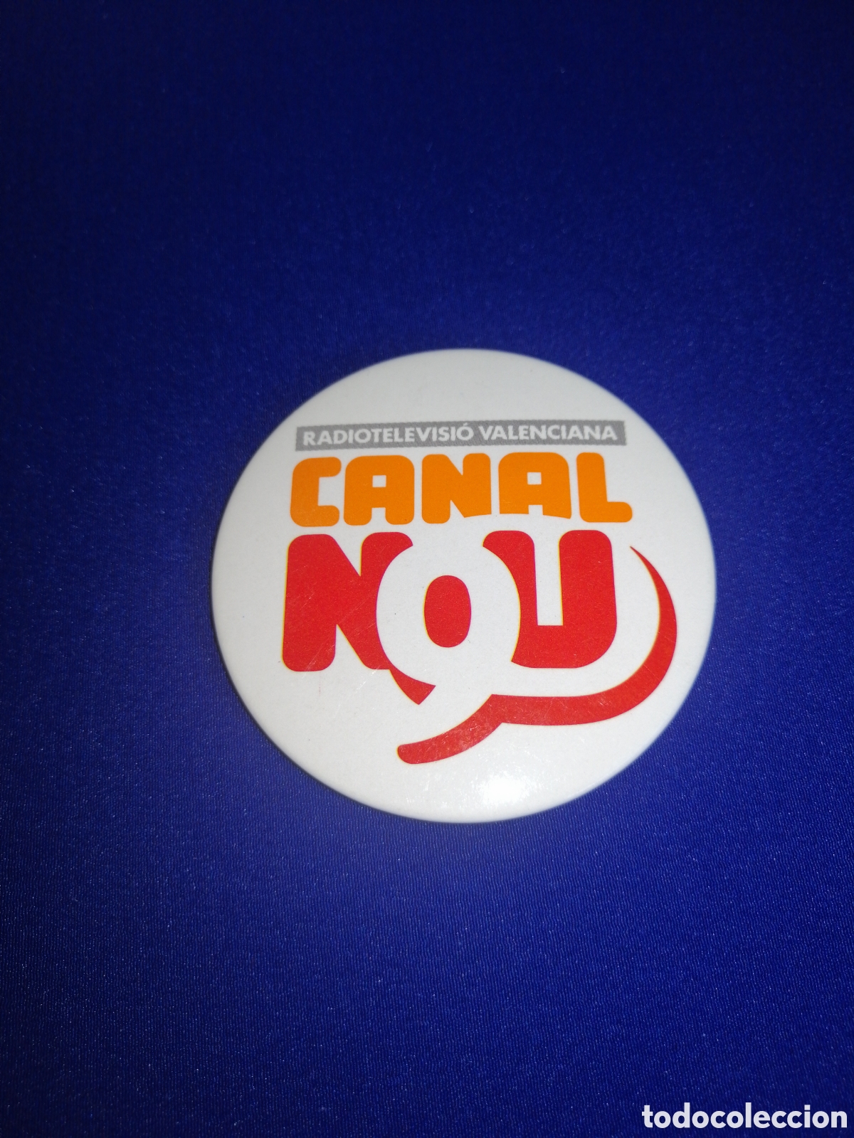 Pin's de collection: CANAL NOU - TELEVISI&Oacute;N VALENCIANA - CHAPA DE ALFILER