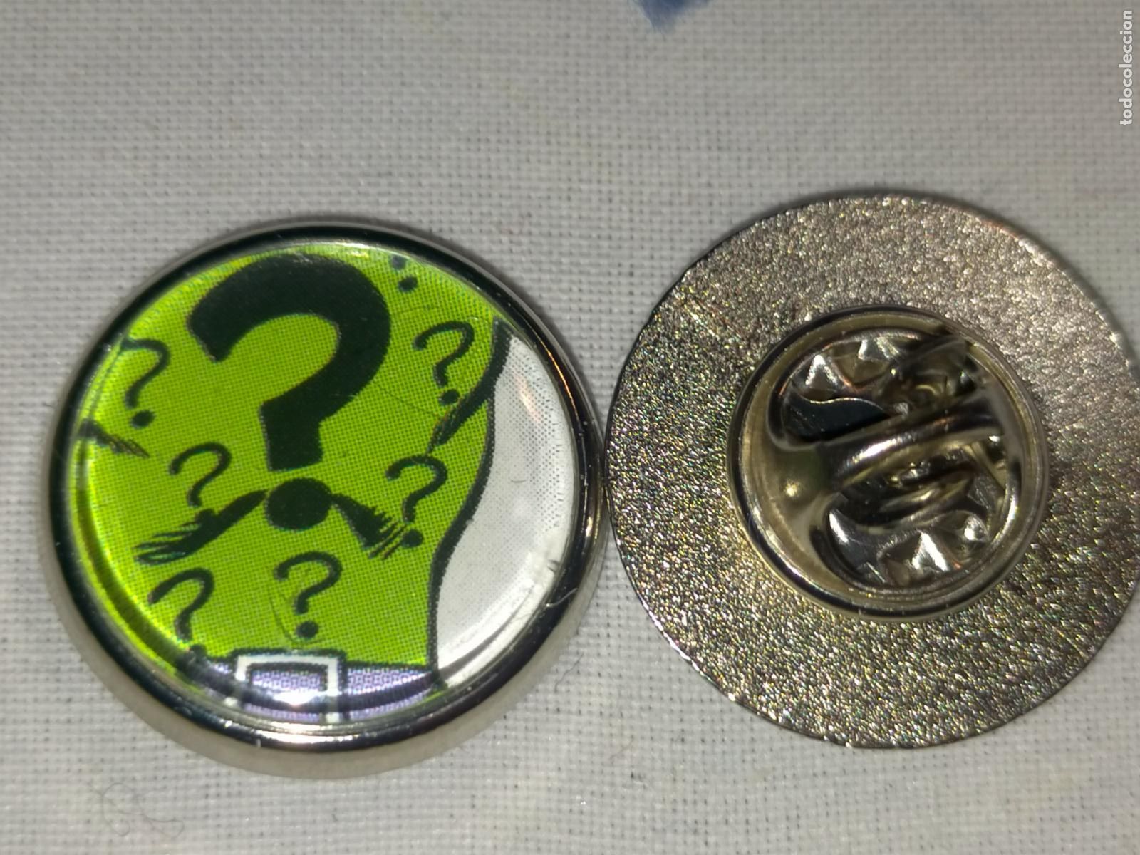 Sammlung von Pins: PIN REDONDO METAL - malos y buenos de SUPER HEROES SUPERHEROES COMIC personaje el acertijo