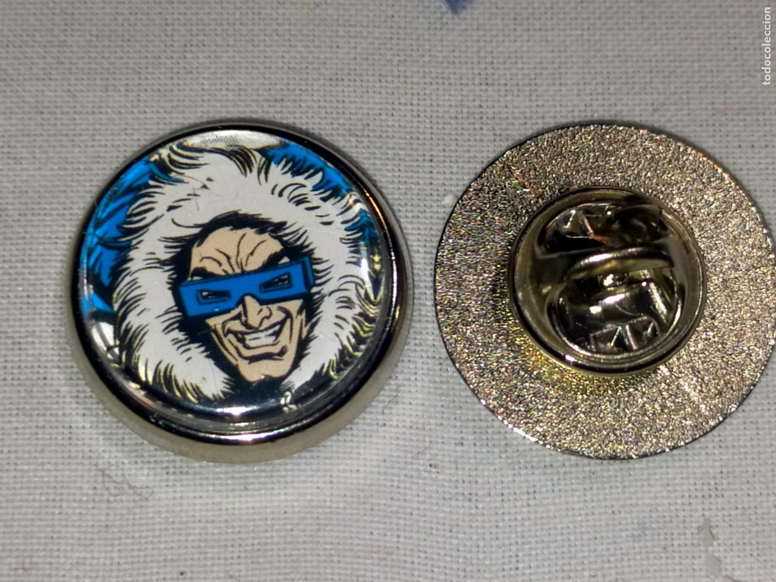 Pin's de collection: PIN REDONDO METAL - malos y buenos de SUPER HEROES SUPERHEROES COMIC personaje capit&aacute;n fr&iacute;o