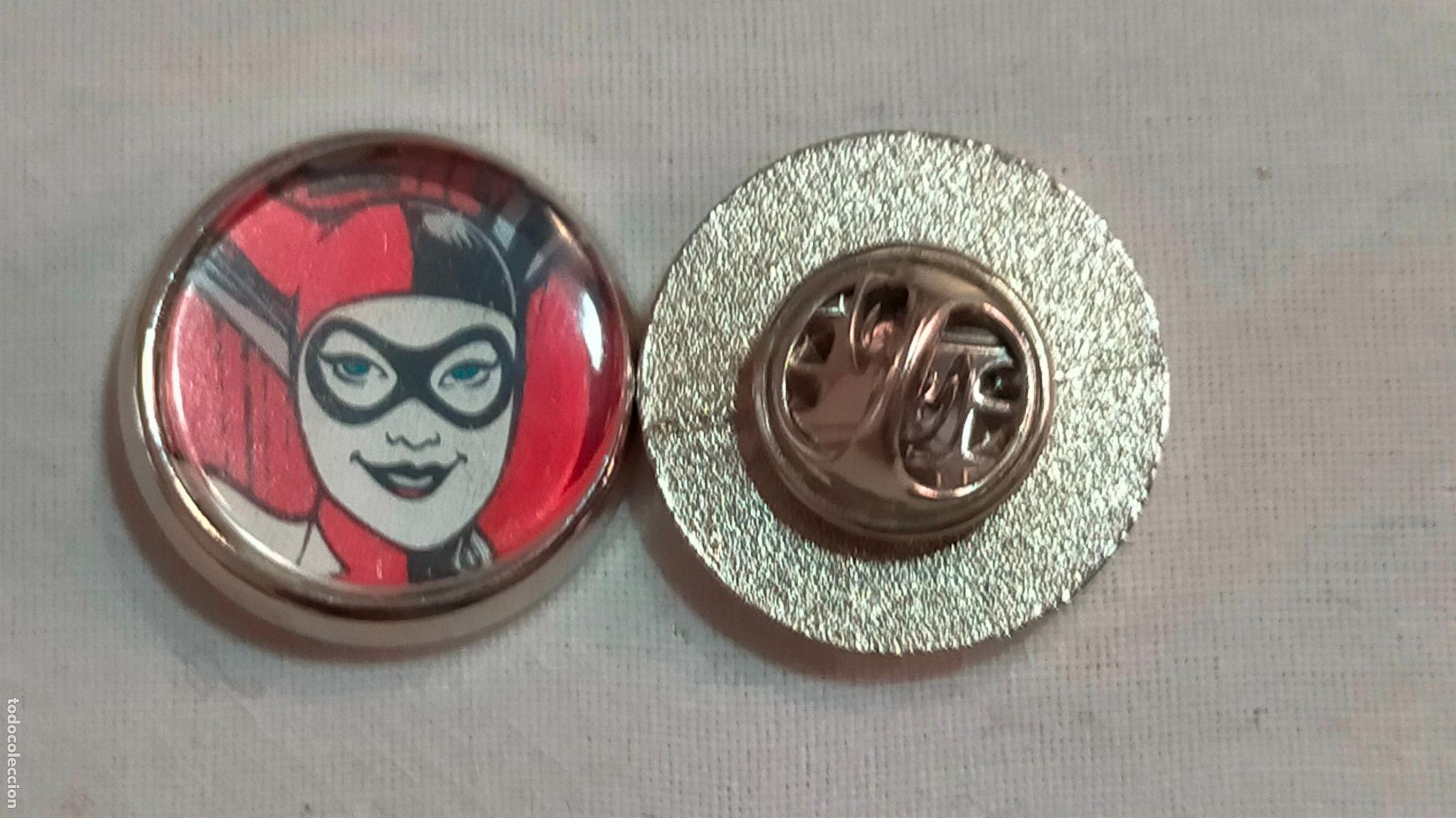 Pin's de collection: PIN REDONDO METAL - malos y buenos de SUPER HEROES SUPERHEROES COMIC personaje ficci&oacute;n