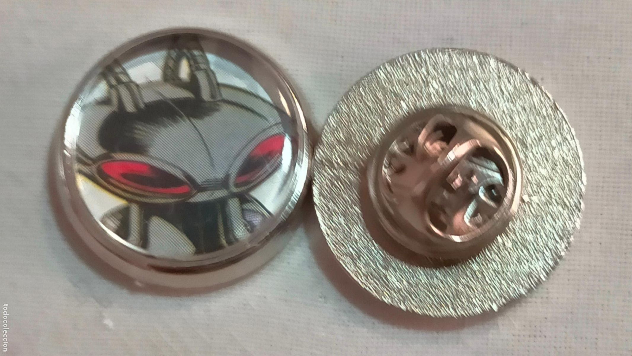 Pin's de collection: PIN REDONDO METAL - malos y buenos de SUPER HEROES SUPERHEROES COMIC personaje ficci&oacute;n