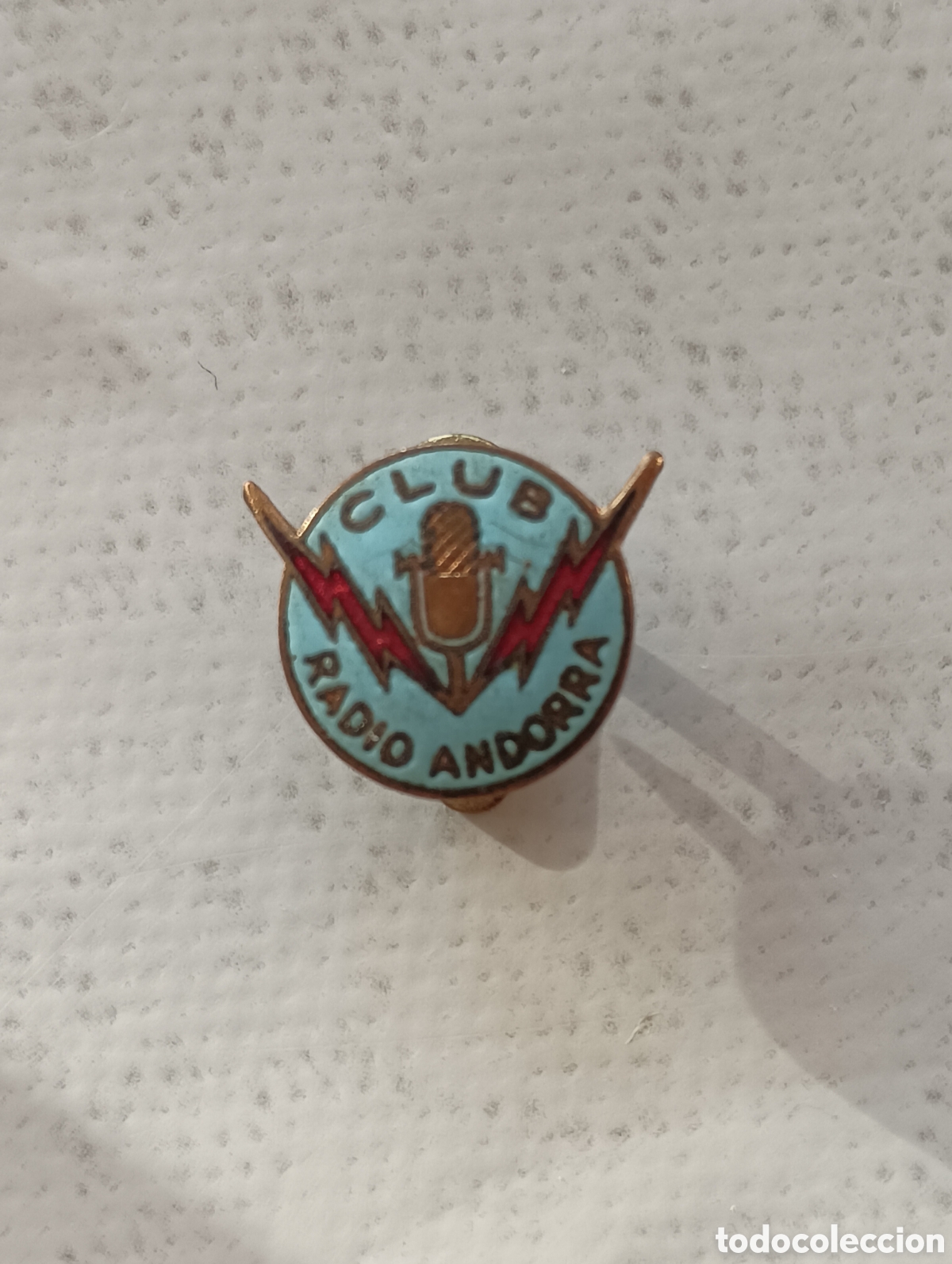 Pins de colecci&oacute;n: Antiguo Pin Insignia solapa ojal Club Radio Andorra