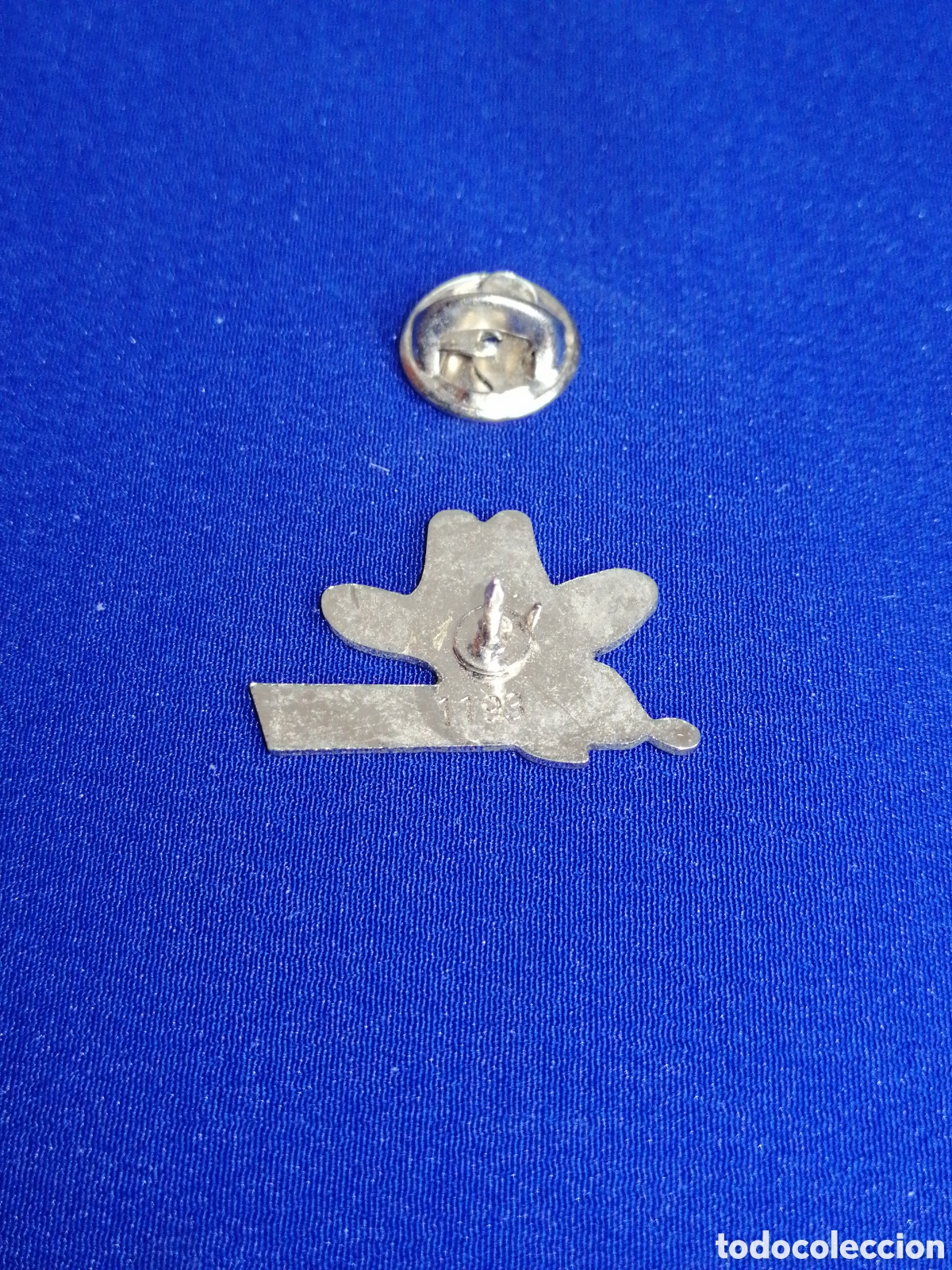 Pins de colecci&oacute;n: LEVIS STRAUSS ROPA PIN. - Foto 2