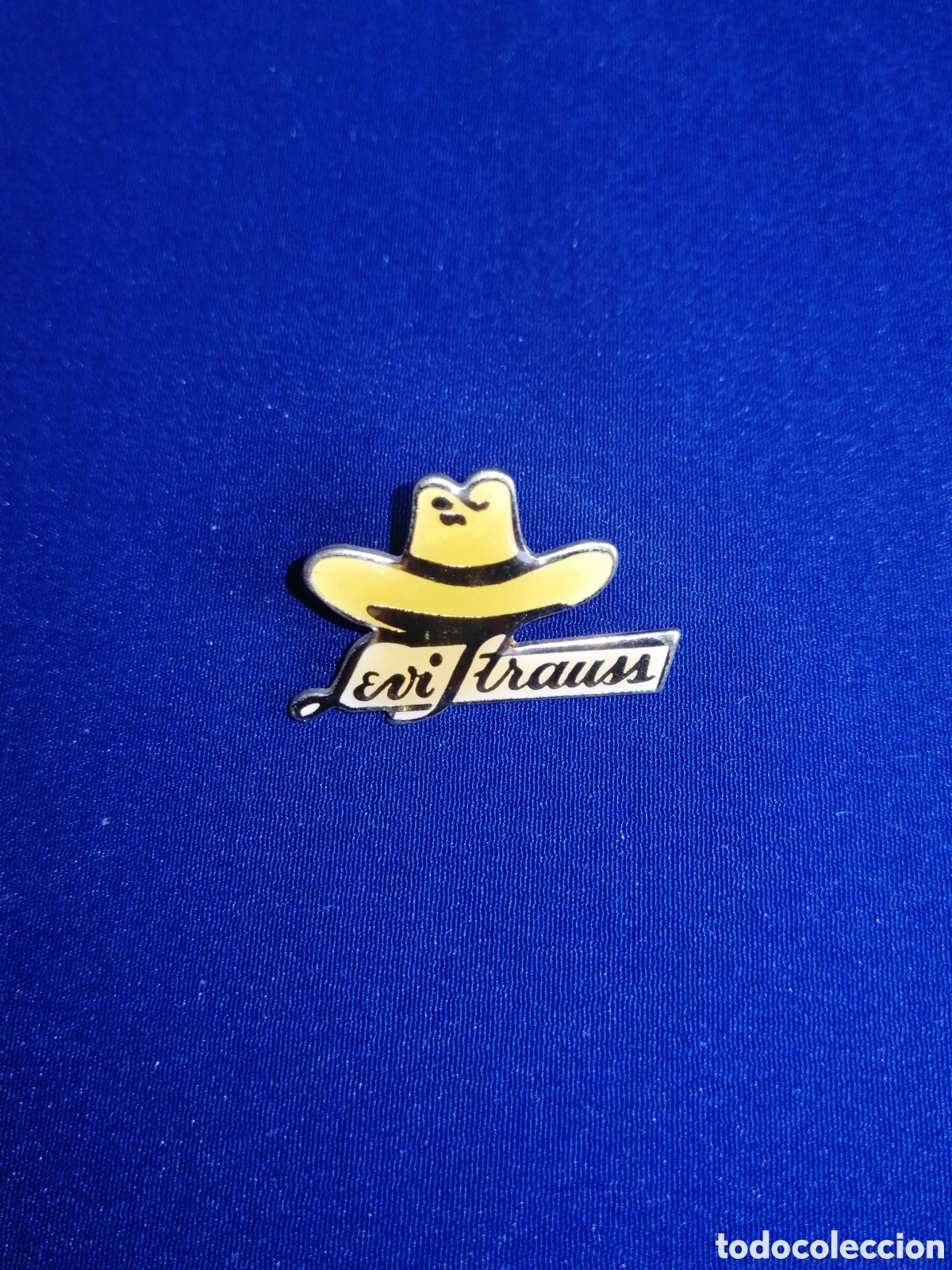 Pins de colecci&oacute;n: LEVIS STRAUSS ROPA PIN. - Foto 1