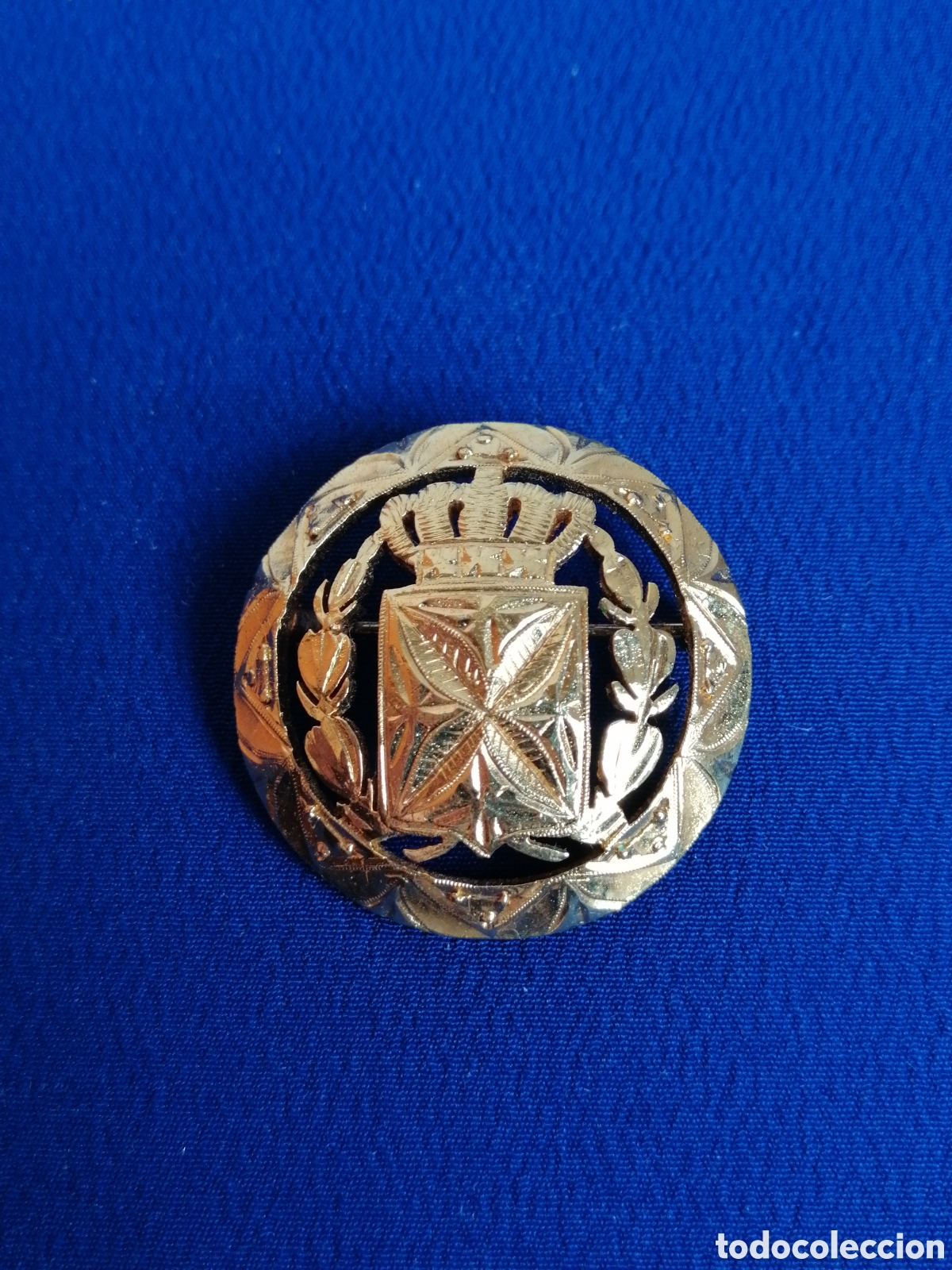 Sammlung von Pins: ESCUDO HER&Aacute;LDICO DE ALFILER