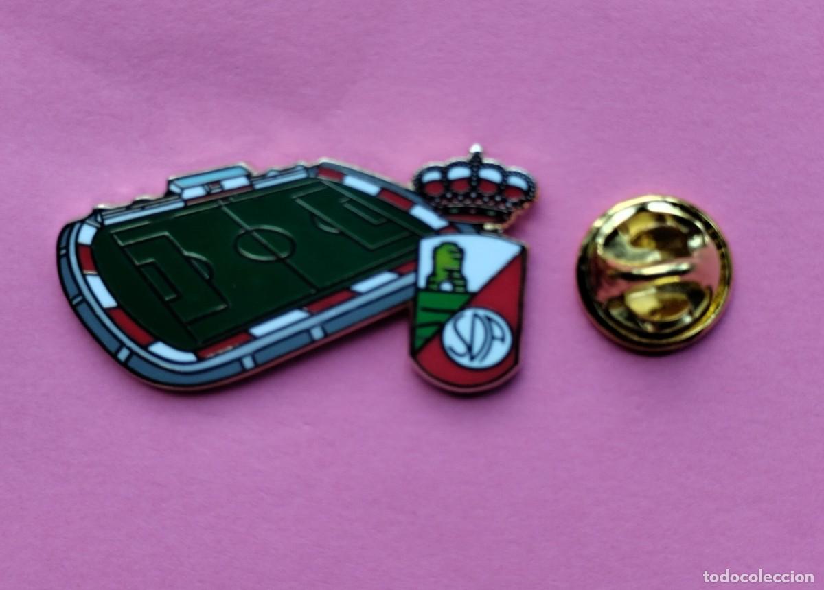 Sammlung von Pins: PIN FUTBOL - ESMALTE - ESCUDO MAS ESTADIO - S.D. ALCALA - ESTADIO MUNICIPAL EL VAL