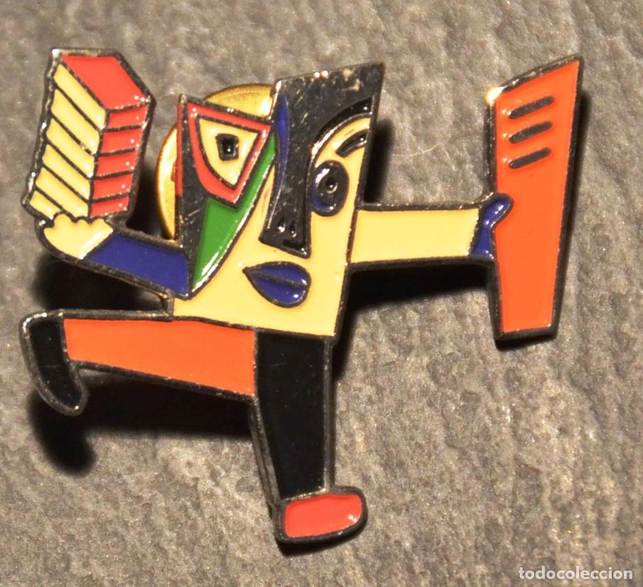 Pins de colecci&oacute;n: PIN EL LIBROPOLITANO DEL C&Iacute;RCULO DE LECTORES - DISE&Ntilde;O DE JAVIER MARISCAL