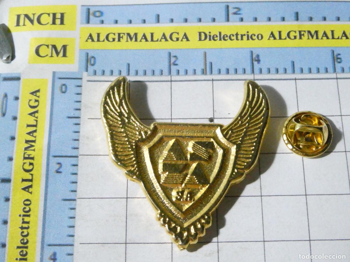 Pin's de collection: PIN DOBLE DE SEGURIDAD PRIVADA ? VIGILANCIA ? AS ZA . PLACA ALAS DORADA