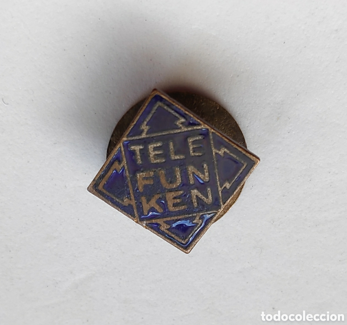 Collection pins: Antigua insignia pin de ojal o solapa radio y televisi&oacute;n TELEFUNKEN