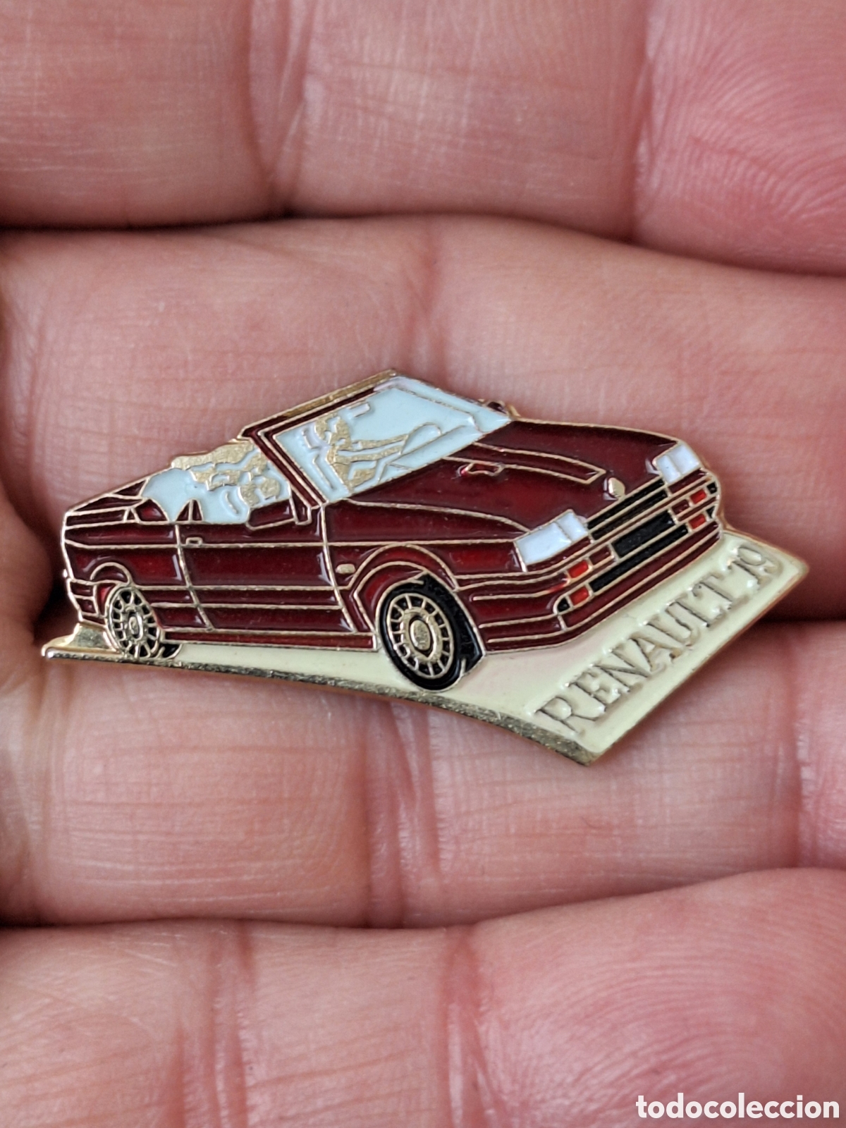 Pins de colecci&oacute;n: Pin auto Renault 19 coup&eacute;