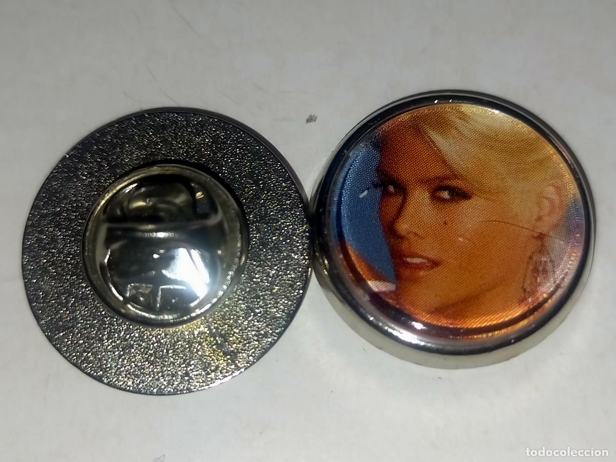 Pins de cole&ccedil;&atilde;o: PIN REDONDO METAL - er&oacute;tico Anna Smith stripper