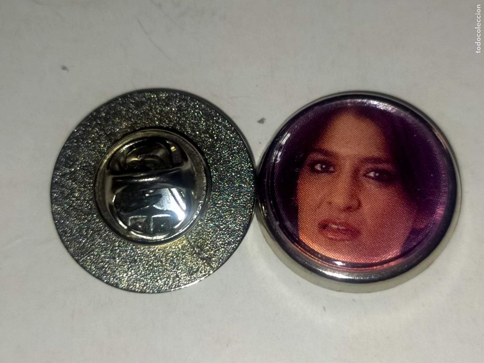 Pins de cole&ccedil;&atilde;o: PIN REDONDO METAL - concursante Gran hermano A&iacute;da n&iacute;zar
