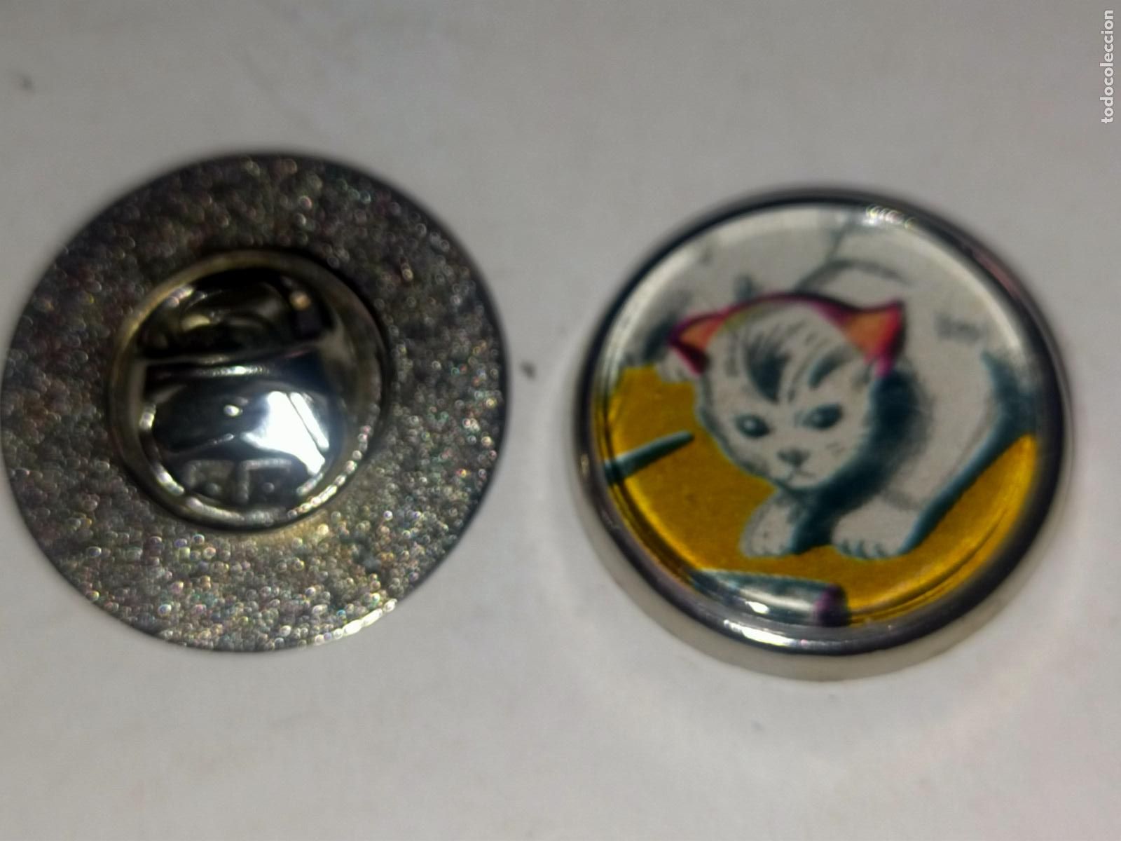 Collection pins: PIN REDONDO METAL - gato conservas miau