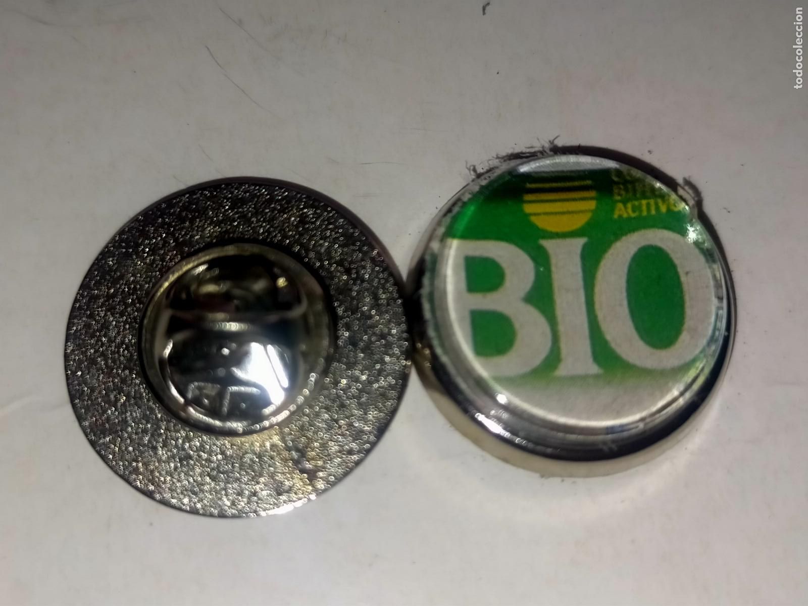 Collection pins: PIN REDONDO METAL - leche l&aacute;cteos yogures Danone