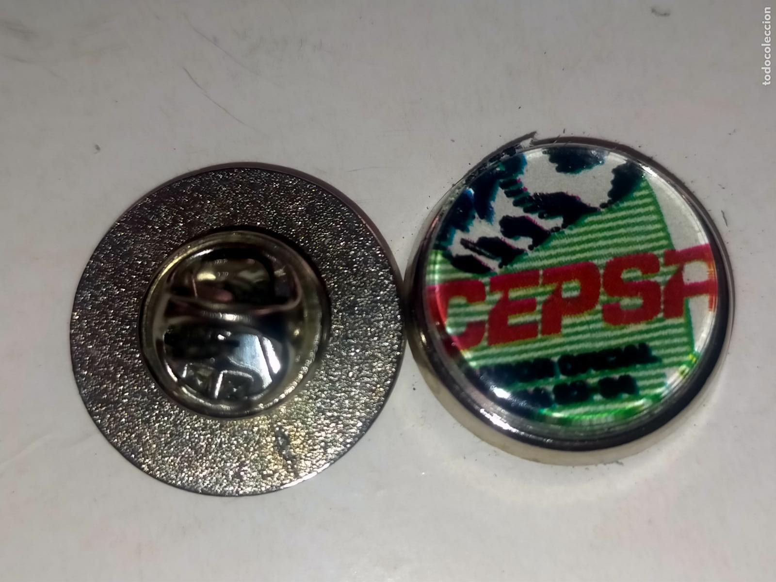Collection pins: PIN REDONDO METAL - marca Cepsa