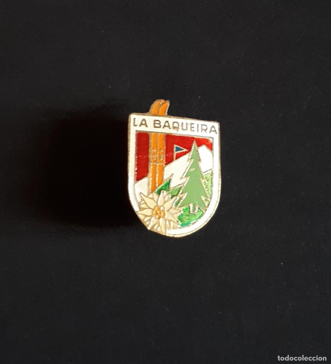 Pins de colecci&oacute;n: ANTIGUA INSIGNIA ESMALTADA- LA BAQUEIRA. ESQU&Iacute;. MONTA&Ntilde;A