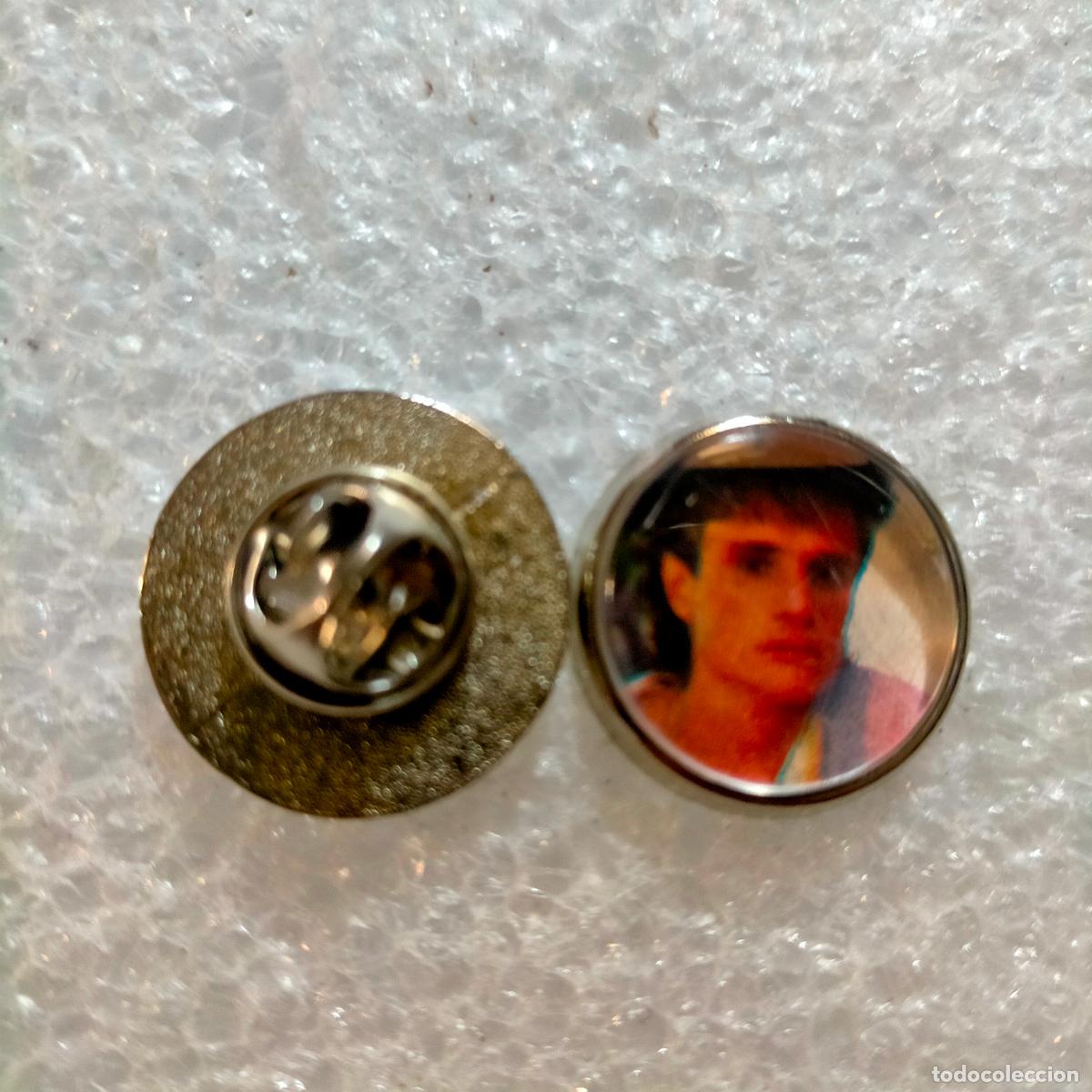 Pins de colecci&oacute;n: pin redondo metal - grupo musical componente Mecano