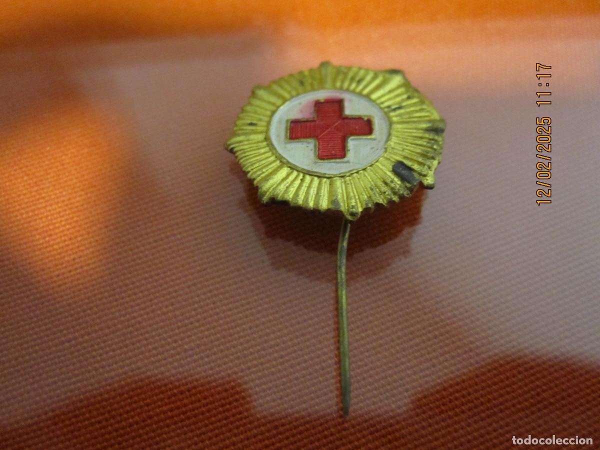Pins de colecci&oacute;n: PIN ANTIGUA INSIGNIA ALFILER AGUJA CRUZ ROJA METAL