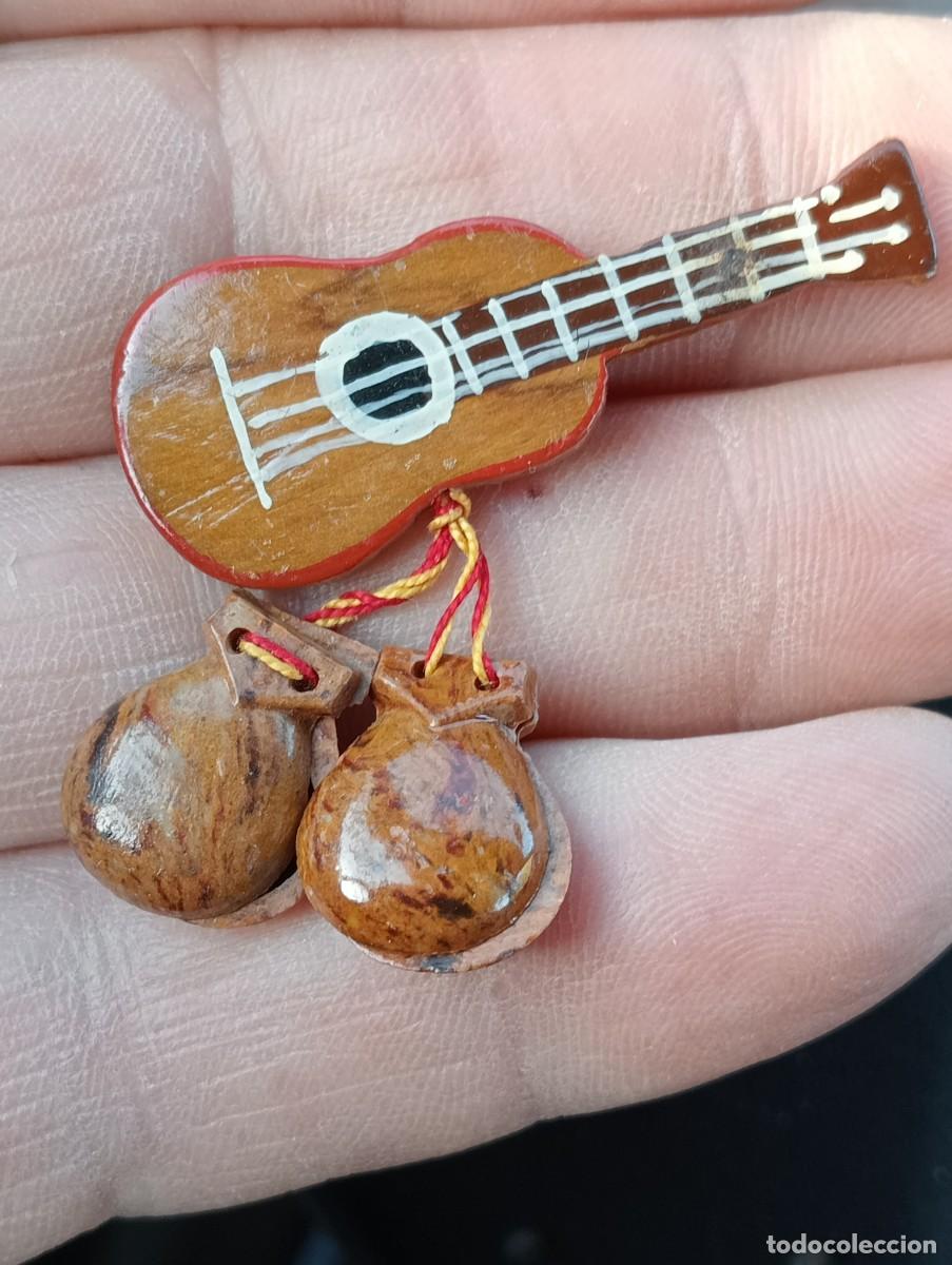 Pins de colecci&oacute;n: BROCHE INSIGNIA DE GUITARRA CON CASTA&Ntilde;UELAS FOLKLORE ESPA&Ntilde;OL PINS ALFILER, TOROS , FLAMENCO , M&Uacute;SICA