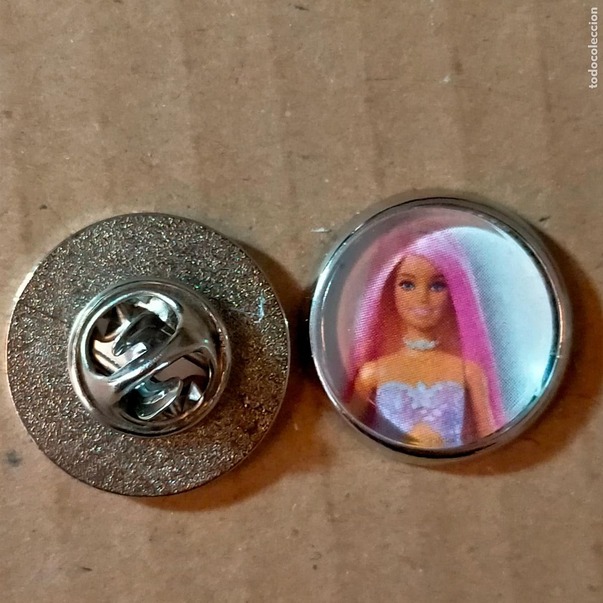 Pins de colecci&oacute;n: PIN REDONDO METAL - juguetes mu&ntilde;ecas Barbie o Ken