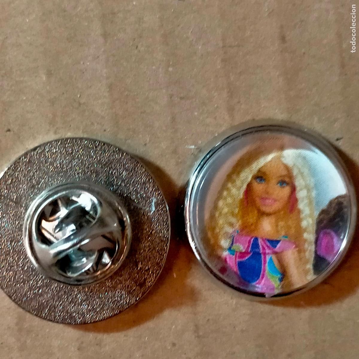 Pins de colecci&oacute;n: PIN REDONDO METAL - juguetes mu&ntilde;ecas Barbie o Ken