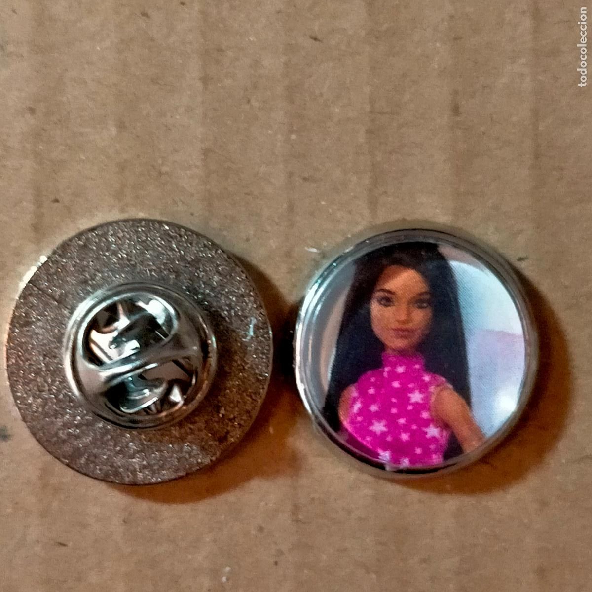 Pins de colecci&oacute;n: PIN REDONDO METAL - juguetes mu&ntilde;ecas Barbie o Ken