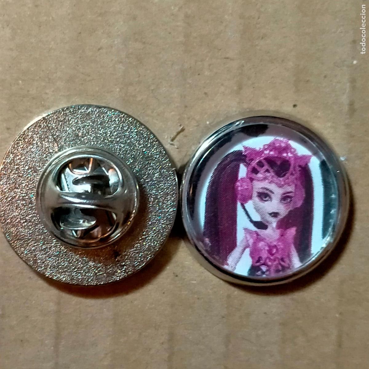 Pins e Spille di collezione: PIN REDONDO METAL - juguetes MU&Ntilde;ECAS MONSTER HIGH