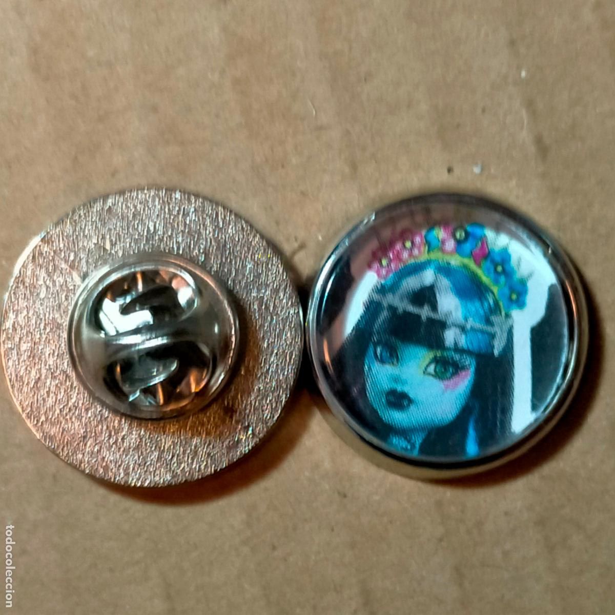 Pins e Spille di collezione: PIN REDONDO METAL - juguetes MU&Ntilde;ECAS MONSTER HIGH