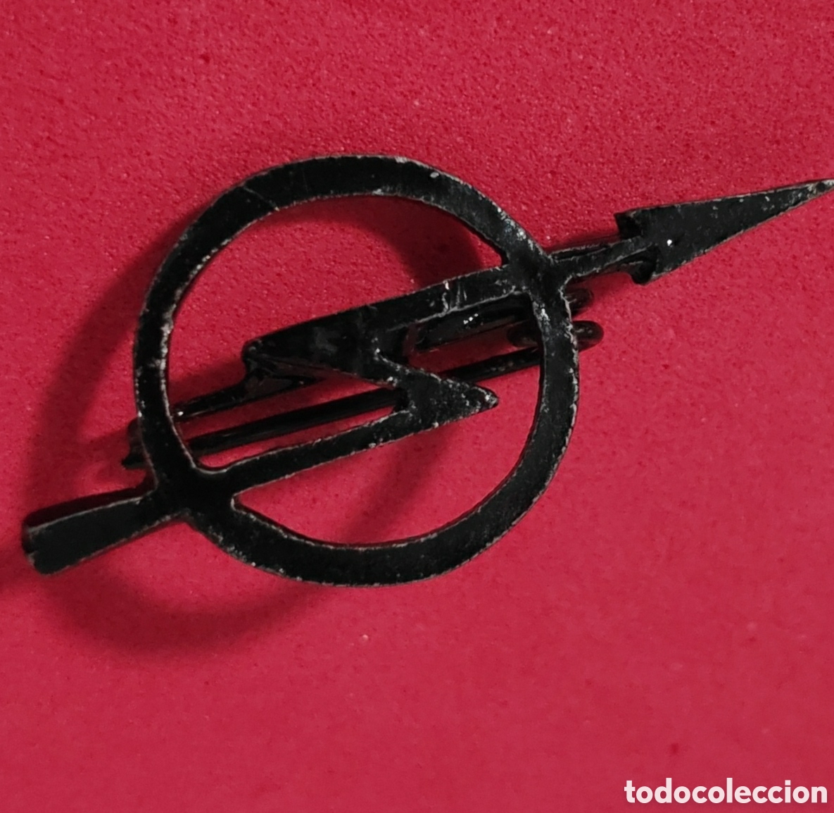 Pins de colecci&oacute;n: Antigua insignia pin de aguja Imperdible metalico okupa anarquismo