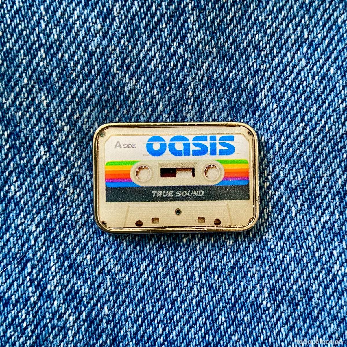Collection pins: PIN METAL Y RESINA CINTA DE CASSETTE CASETE MEDIDA 2.7X2 CMS. NUEVO SIN USO OASIS GALLAGHER