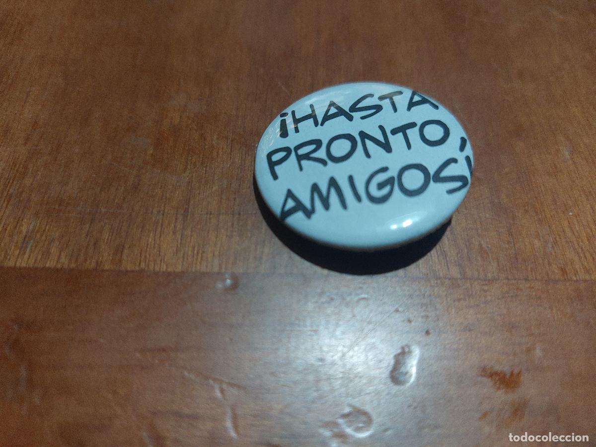 Pins de colecci&oacute;n: HASTA PRONTO AMIGOS. BOCADILLO. COMIC. CHAPA. PIN. 0,31 MM. MET&Aacute;LICA POR DETR&Aacute;S. SIN USO. DIFICIL
