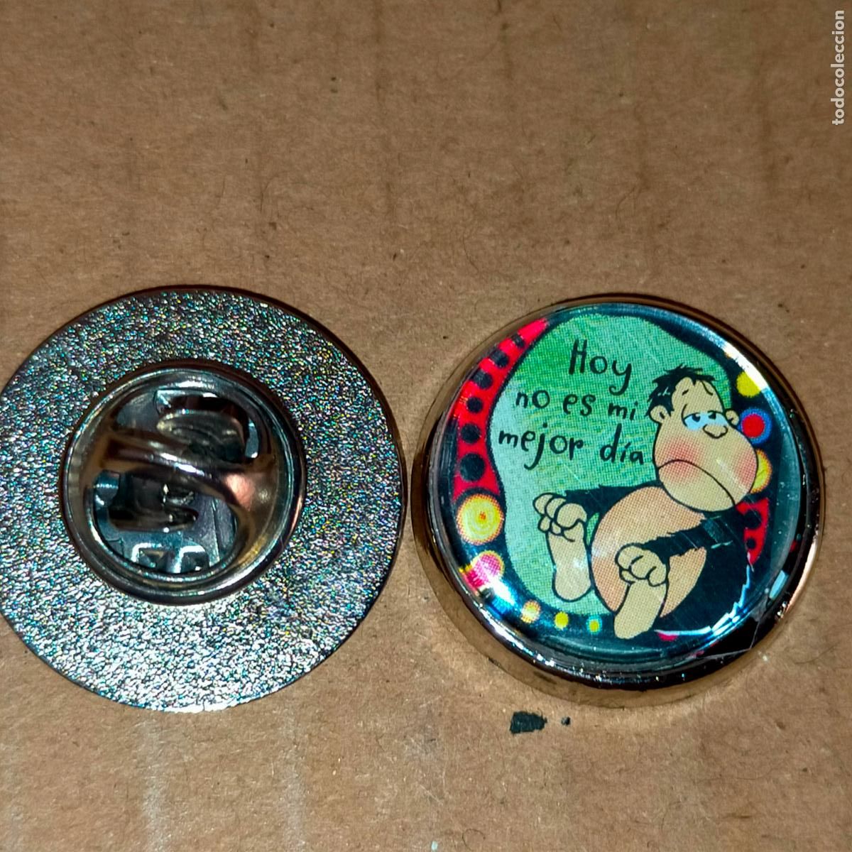 Pin's de collection: PIN REDONDO METAL - frases del dia - VER MUCHAS DIFIERENTES