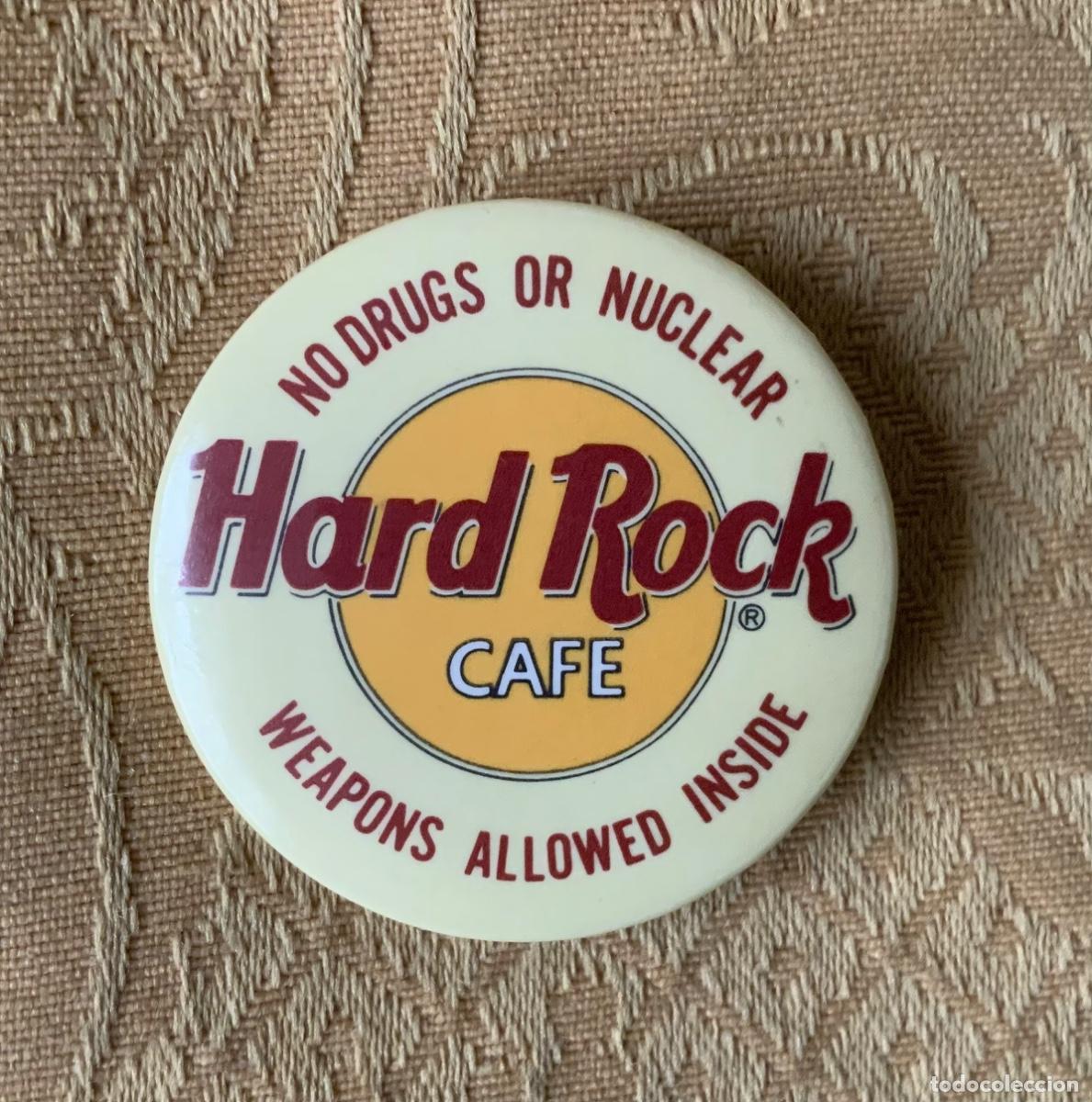 Pins de colecci&oacute;n: CHAPA VINTAGE HARD ROCK CAF&Eacute; SIN DROGAS NI ARMAS NUCLEARES