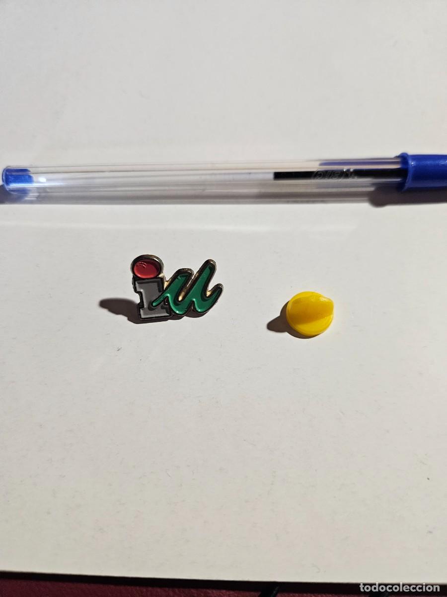 Pin's de collection: Pin de IZQUIERDA UNIDA - IU - Partido pol&iacute;tico - Mediados de los 90